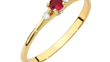 biżuteria z rubinem